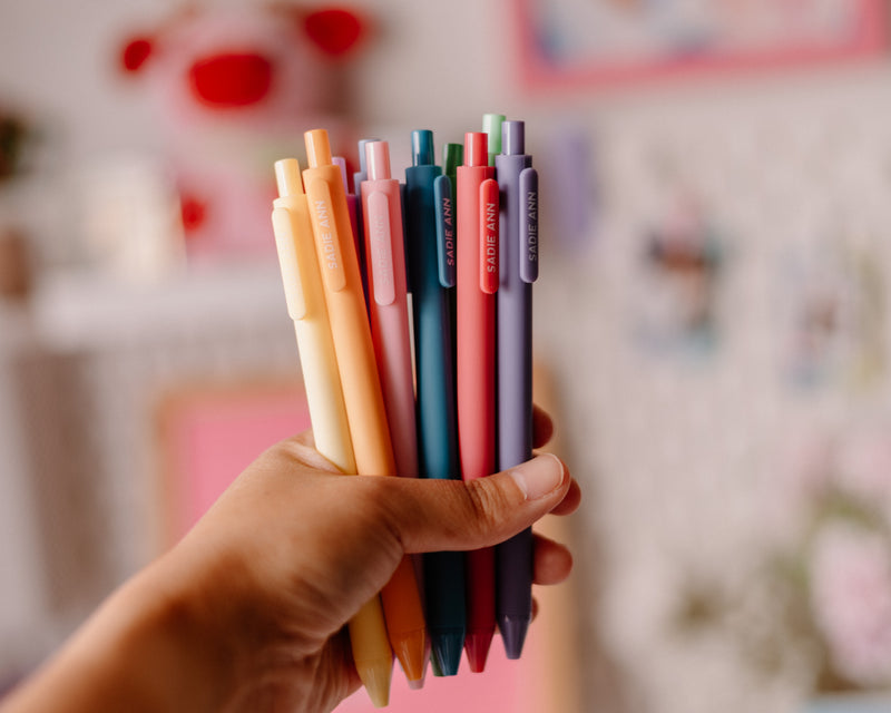 Students get <strong>25% off + 5 free pens!</strong>